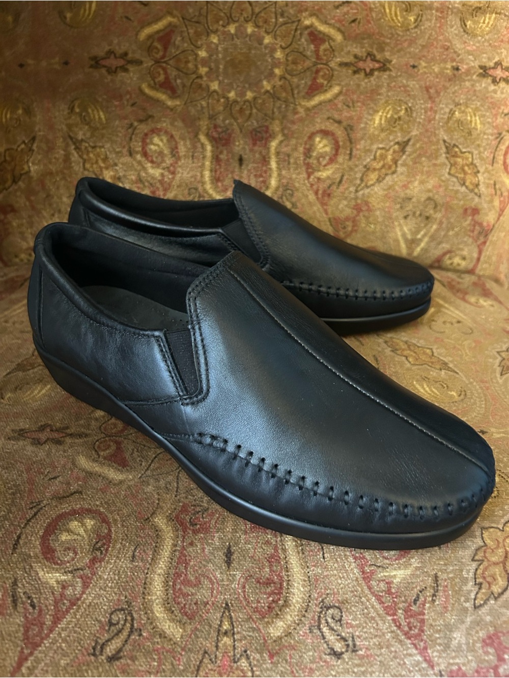SAS  Women’s Size 8WW Black Leather Slip-On Loafers
